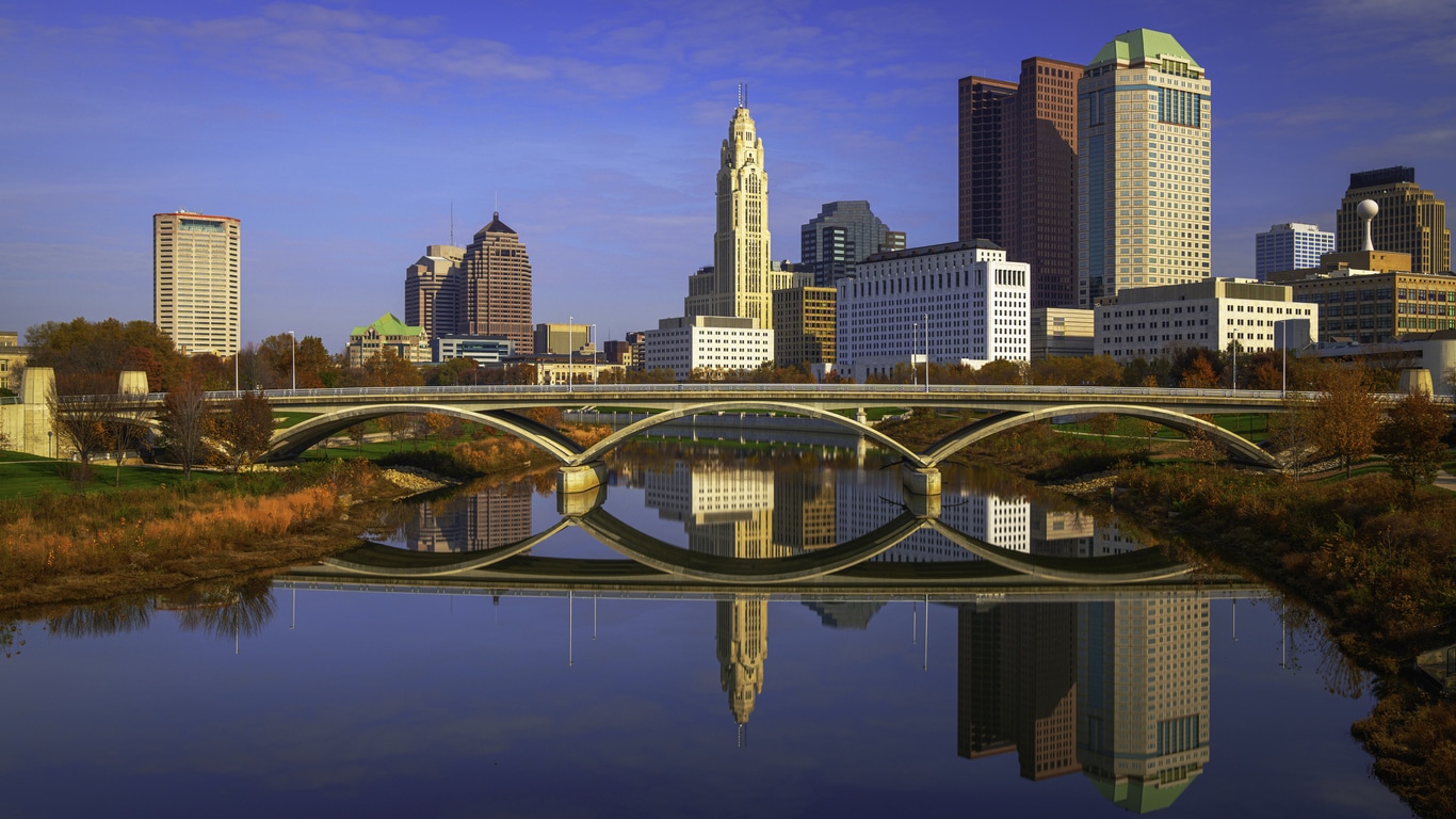 Columbus, Ohio skyline and the Main Street Bridge, an iconic sight for those moving to Ohio