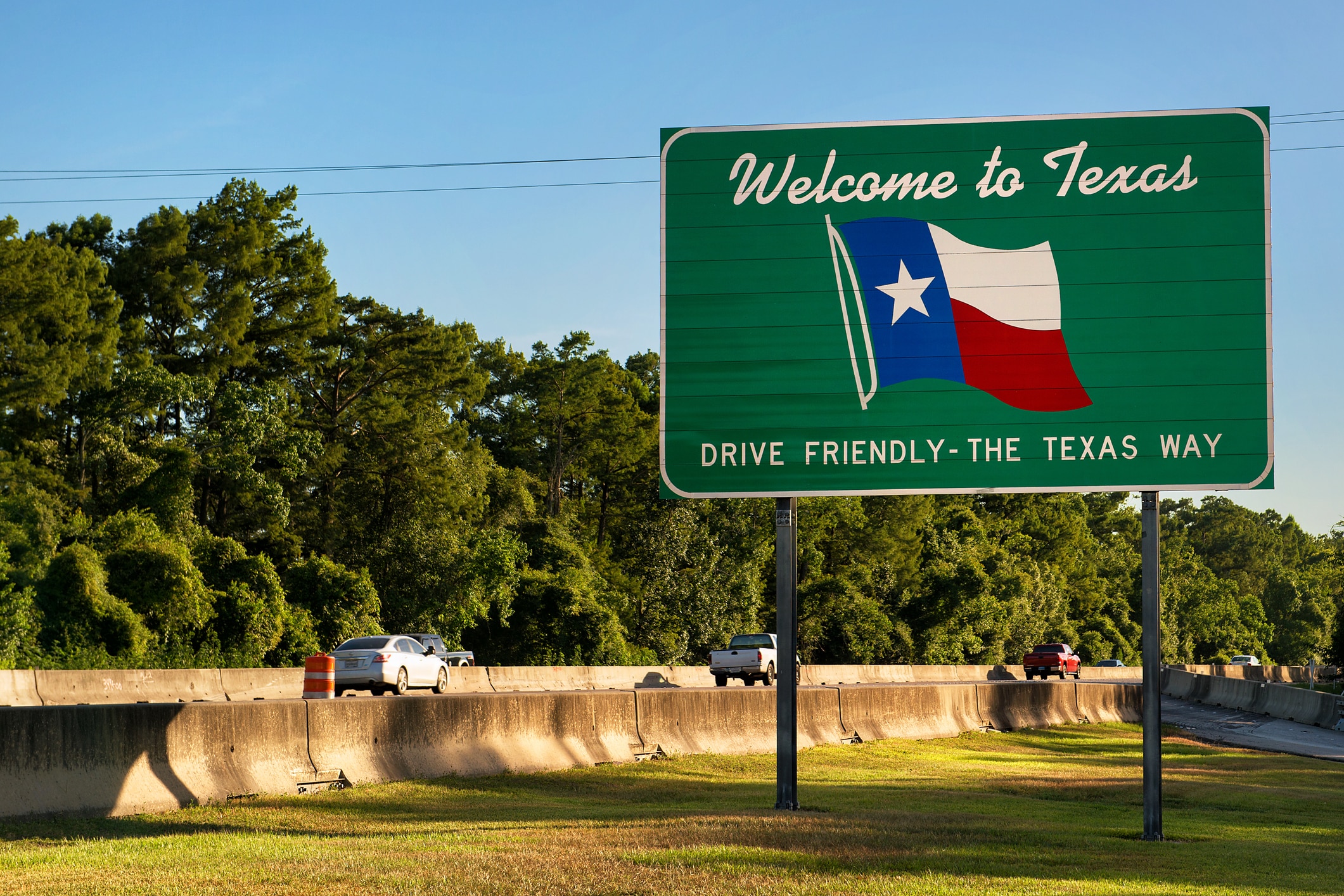 A sign that says Welcome to Texas, welcoming those moving from California to Texas