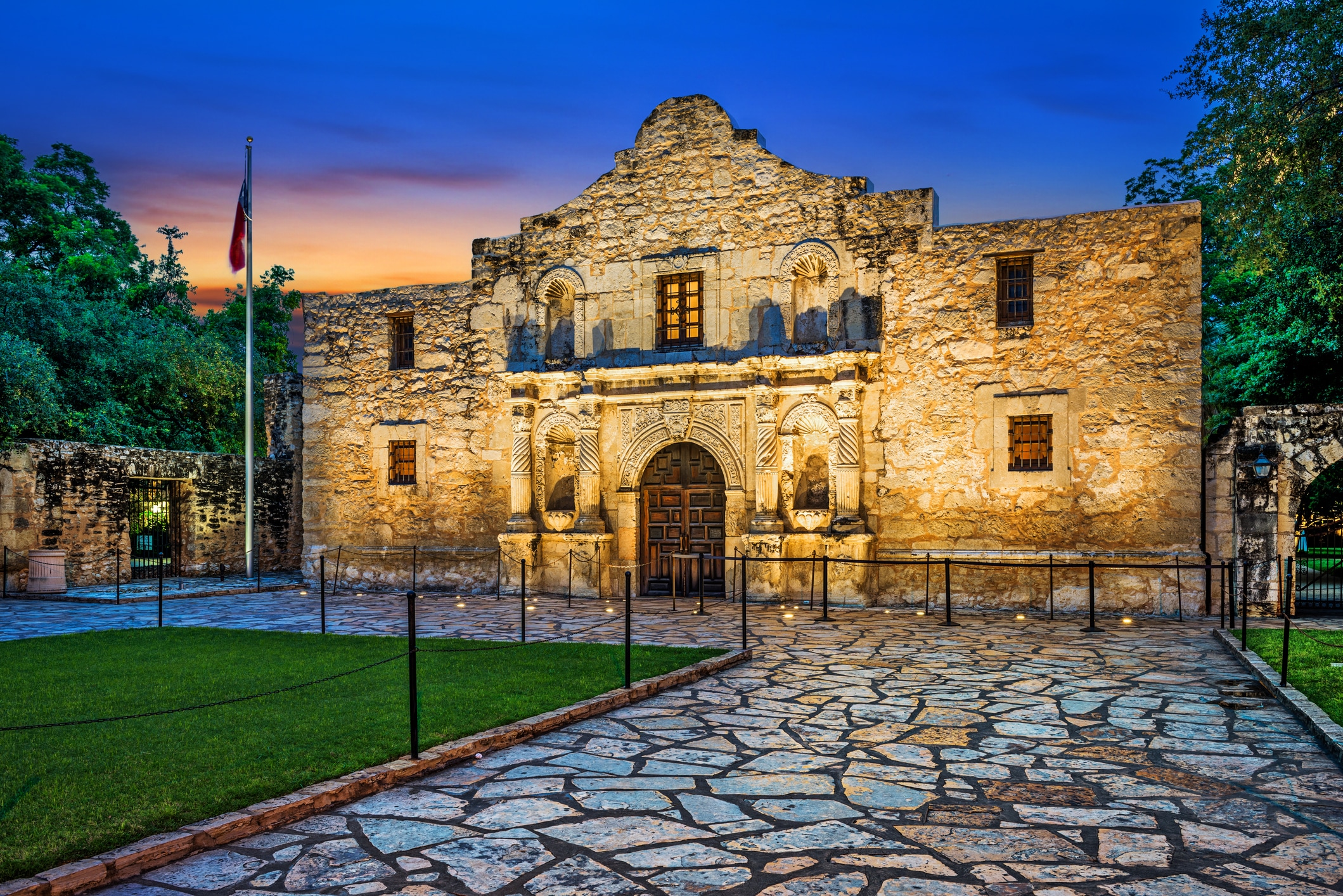 The historic Alamo at sunset in San Antonio, a landmark for those considering moving to Texas