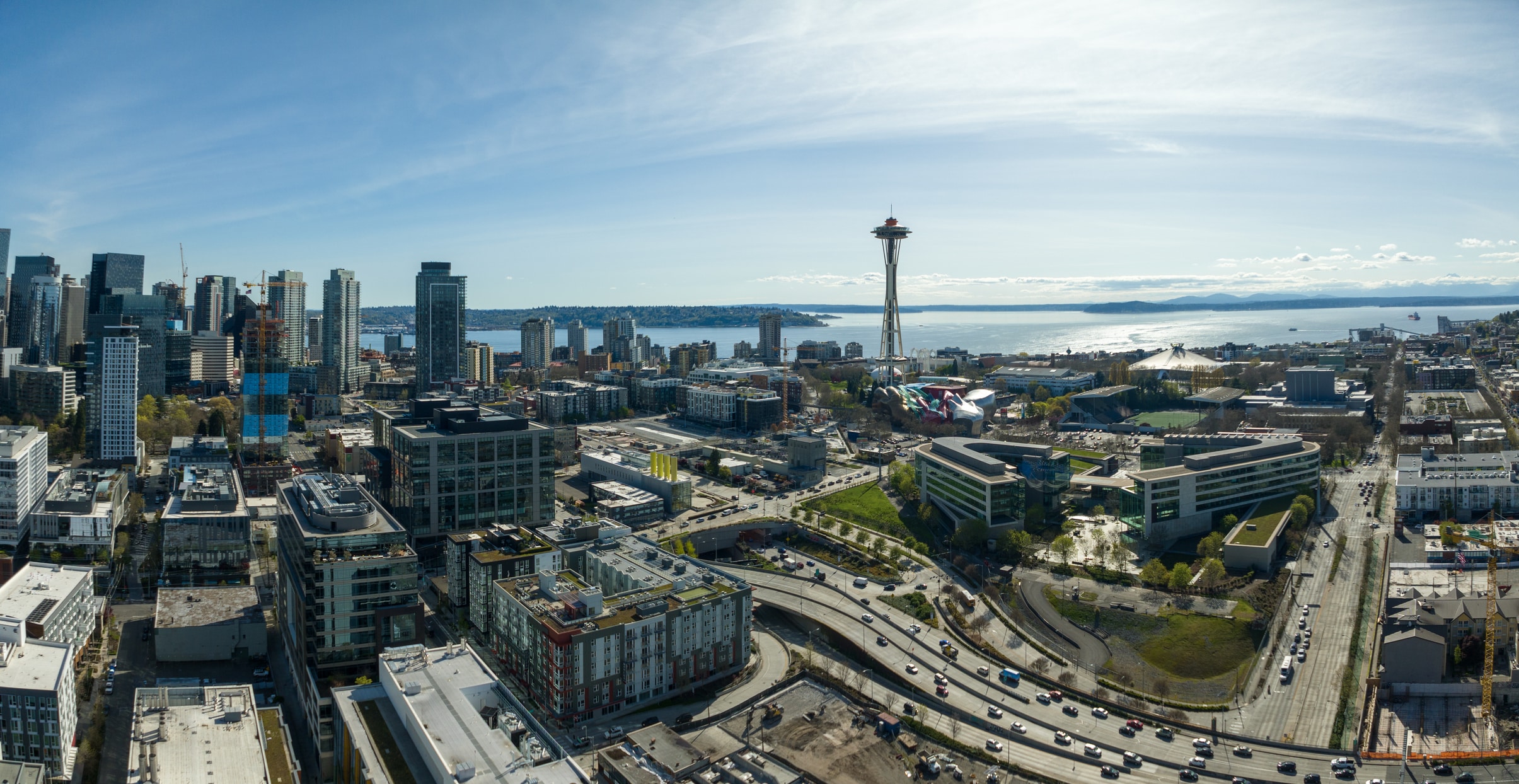 Seattle skyline with the Space Needle and waterfront, a welcoming sight for those moving to Seattle