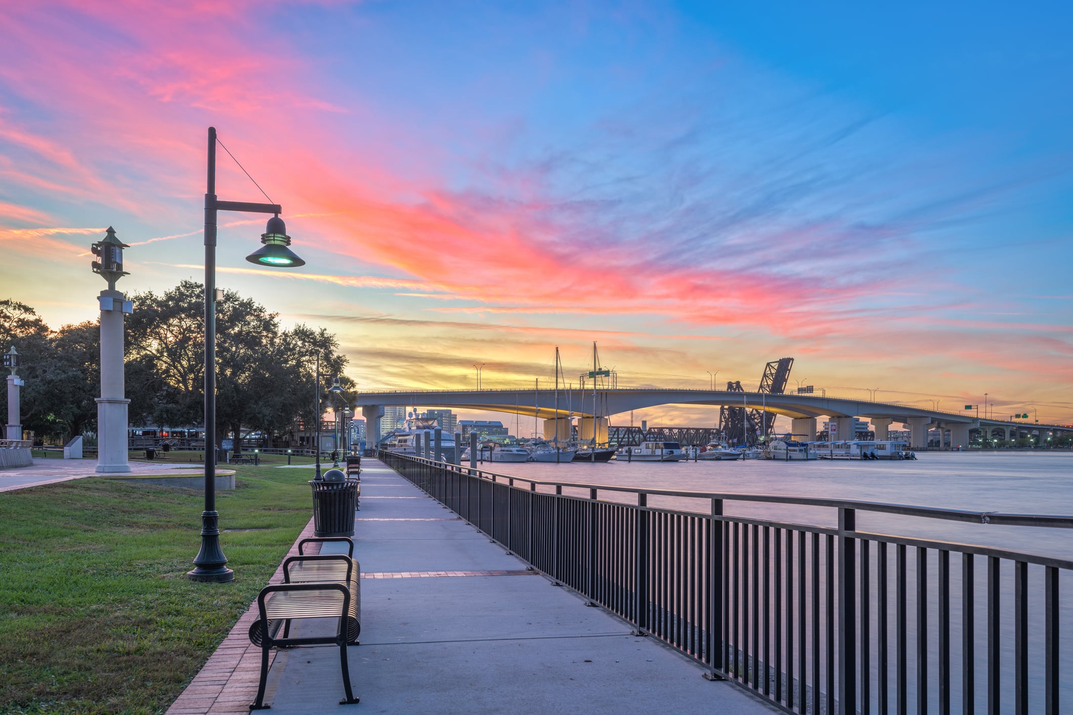 A stunning sunset along the Riverwalk in Jacksonville, a sight that makes moving to Jacksonville irresistible