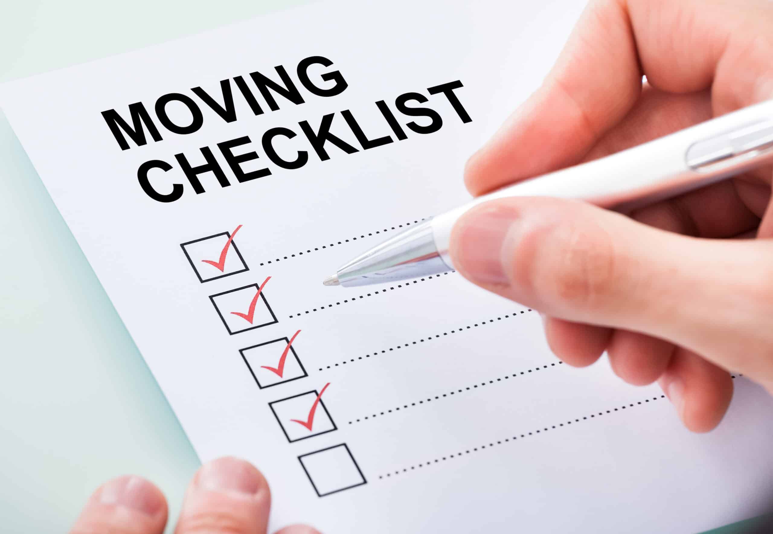 A moving checklist showing how to move long-distance