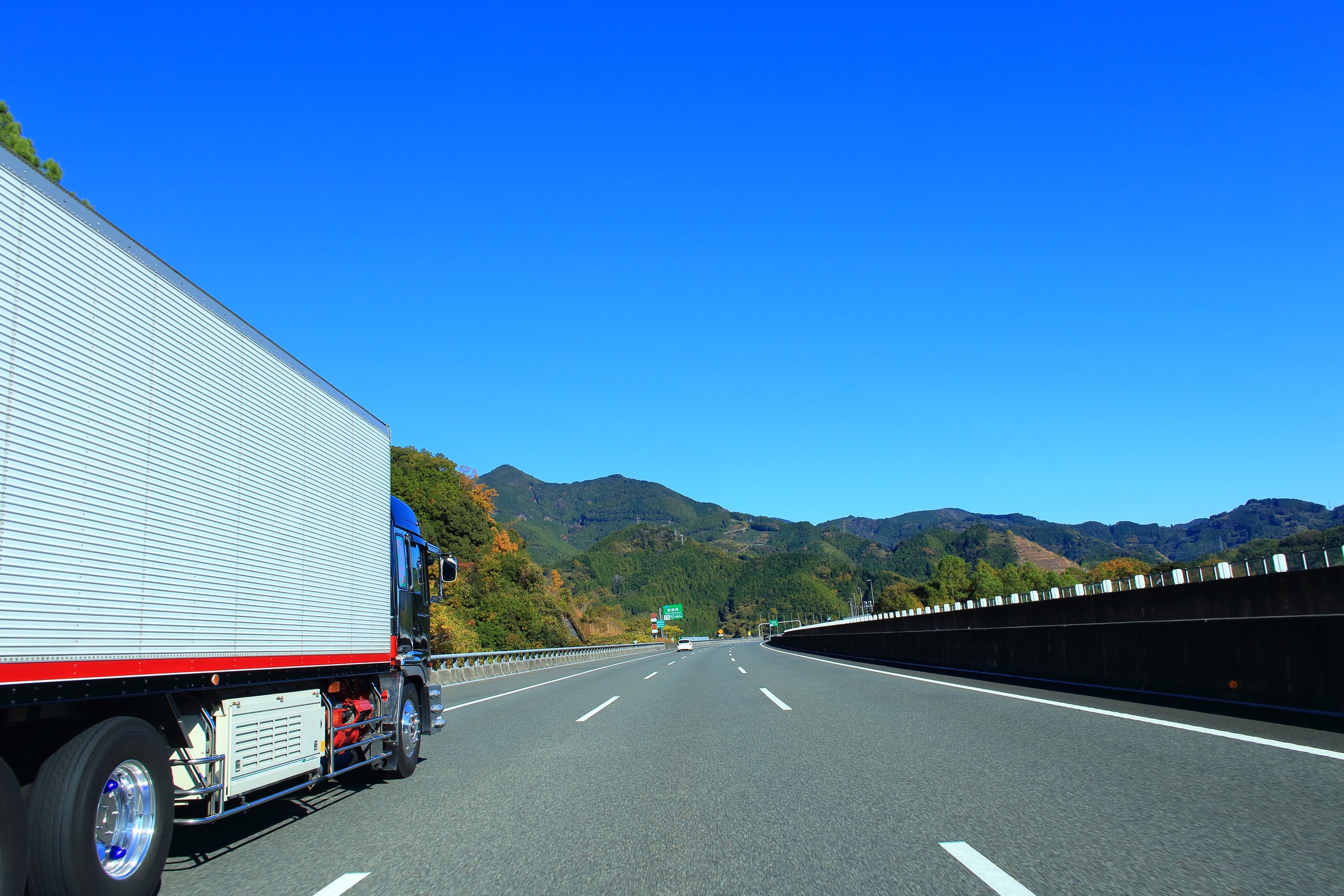 A moving truck on the interstate for a long-distance move