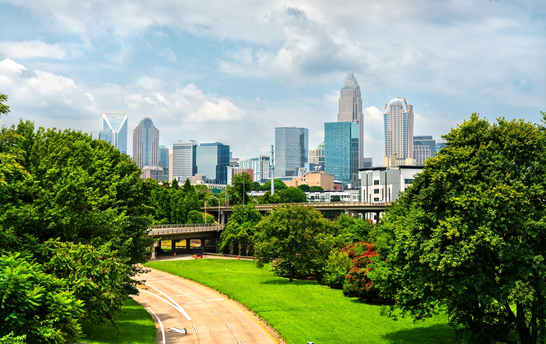 Charlotte city downtown skyline cityscape in North Carolina, USA Green park with Downtown Charlotte in the background, evocative of the mix of city life and outdoor adventure