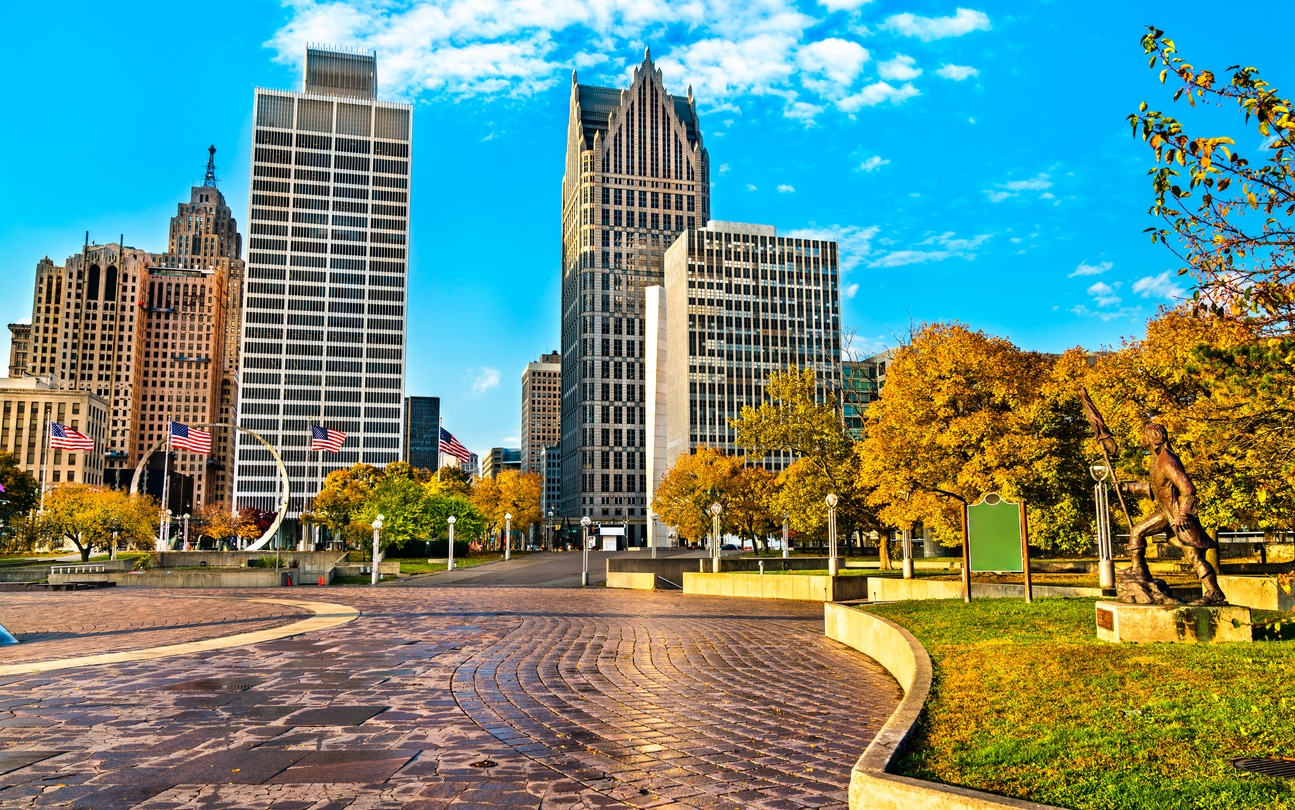 best-detroit-neighborhoods-high-rise-building-05